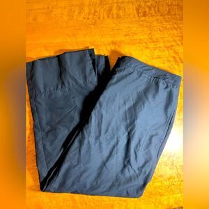 Liz Golf Audra, golf capris, black, straight leg, excellent condition, size 10